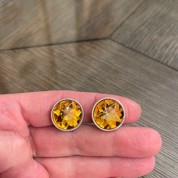 Vintage Topaz / Yellow Round Cut Glass Rhinestone Clip Earrings - Picture 4 of 14